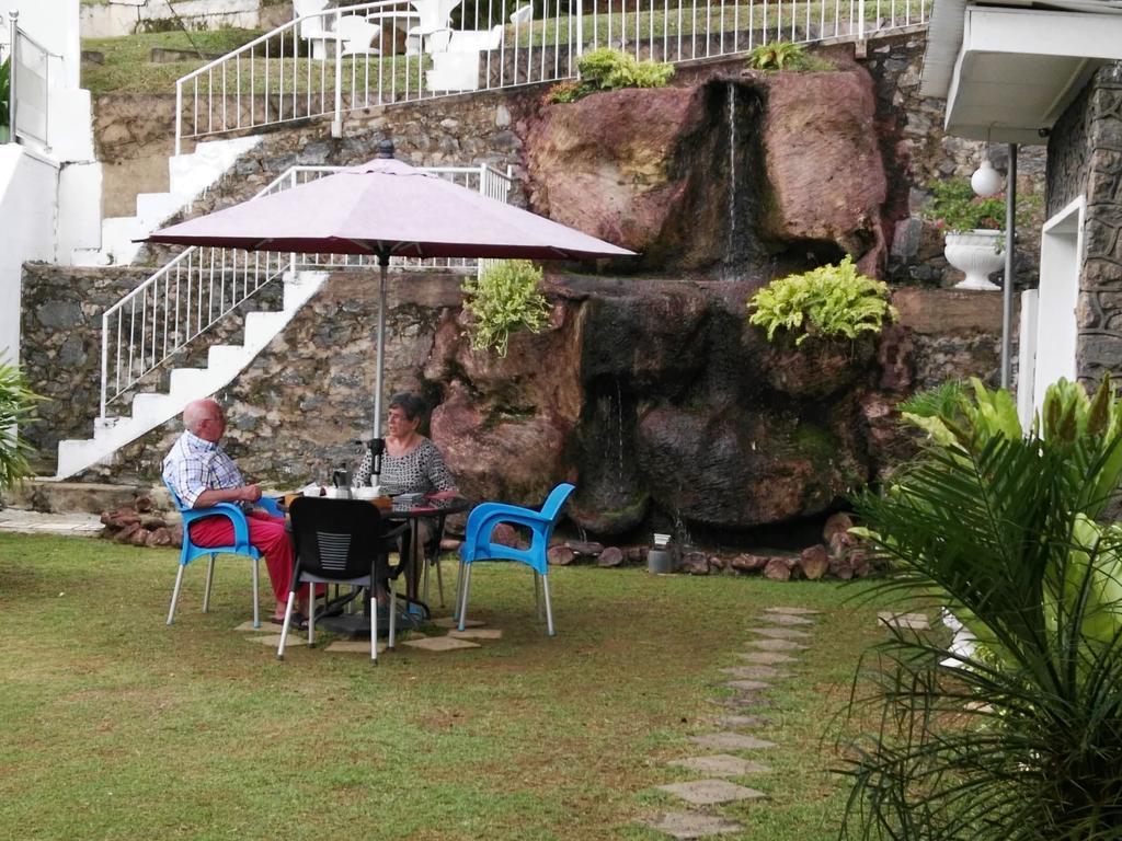Anna Shanthi Villa Kandy Exterior foto